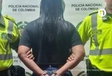 ¡Ayúdenme, que me mata! hombre pidió auxilio a policías poque su mujer lo estaba maltratando, la agresora fue capturada