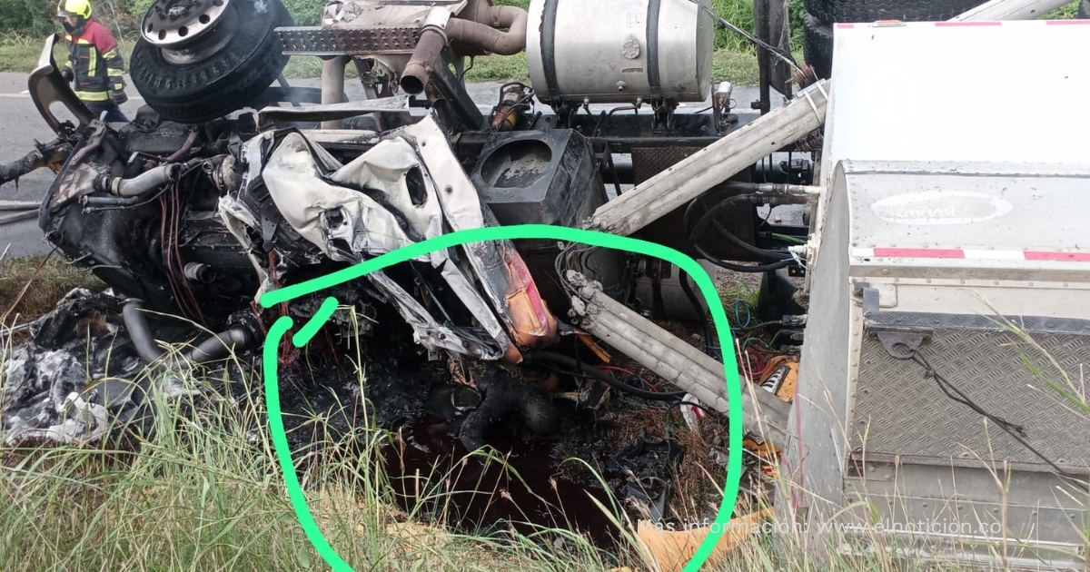Furgón se volcó y ardió en llamas en la vía Cereté – Ciénaga de Oro conductor falleció en el acto