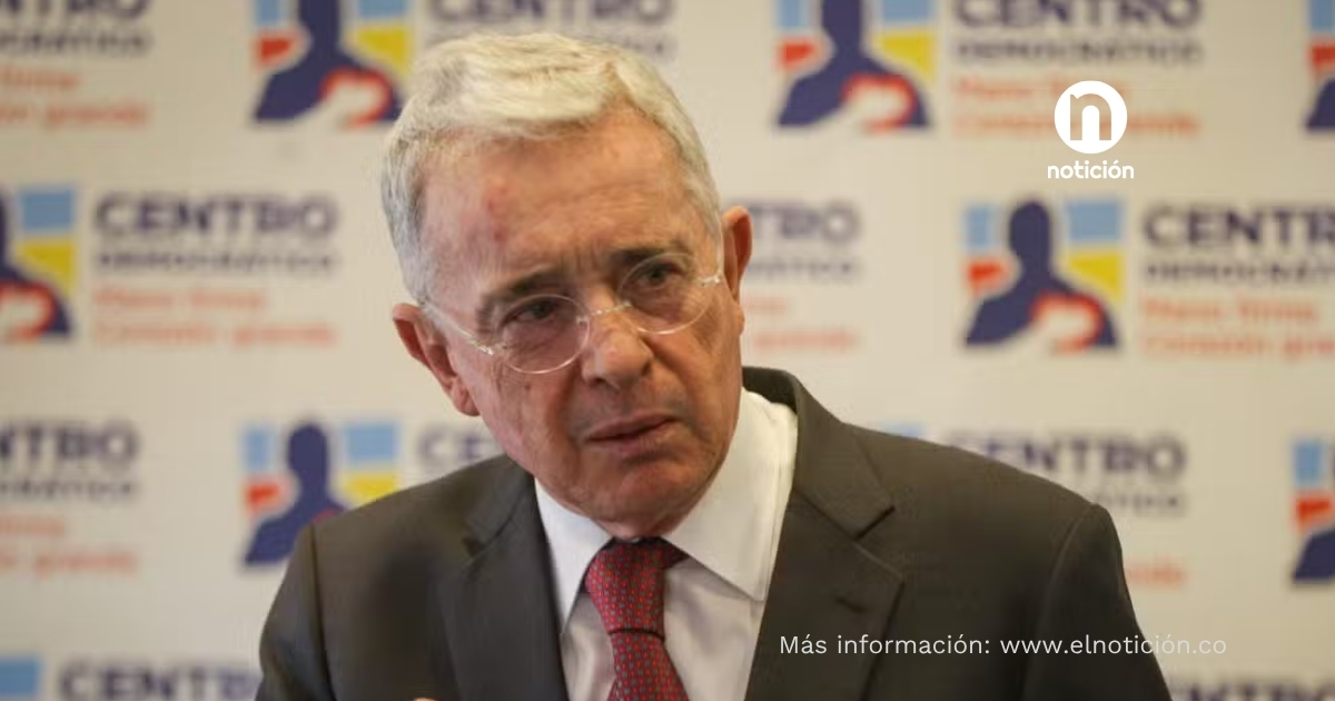 “El presidente Abelardo salvó la democracia”, afirmó Álvaro Uribe